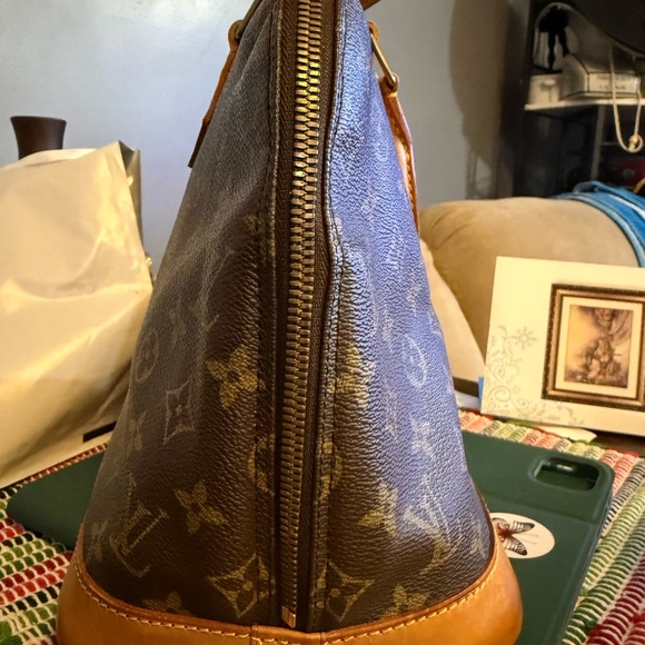 Louis Vuitton Alma BB Handbag PM - Picture 4 of 13